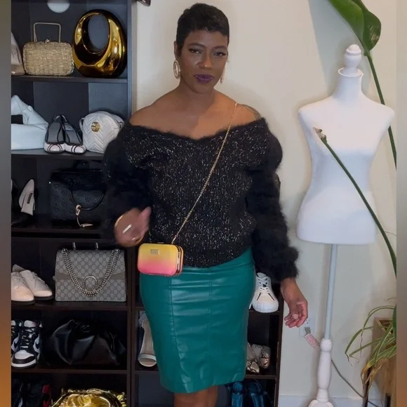 Chic Vintage Black Knit Sweater with Angora Mix - Picture 9 of 9